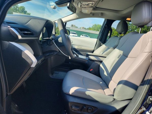 2026 TOYOTA SIENNA XLE