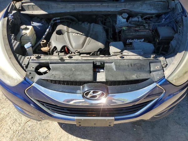 2014 HYUNDAI TUCSON GLS (Middle Level) — Engine bay