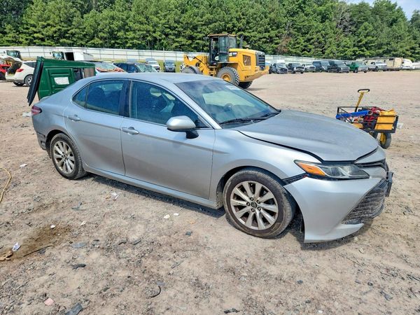 2018 TOYOTA CAMRY L/LE/SE/XLE — Passenger 3/4