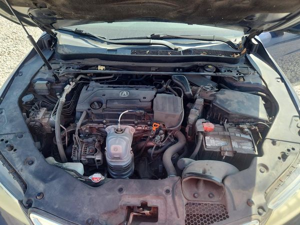2016 ACURA TLX Base — Engine bay