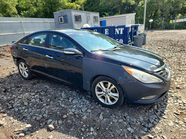 2012 HYUNDAI SONATA Middle level