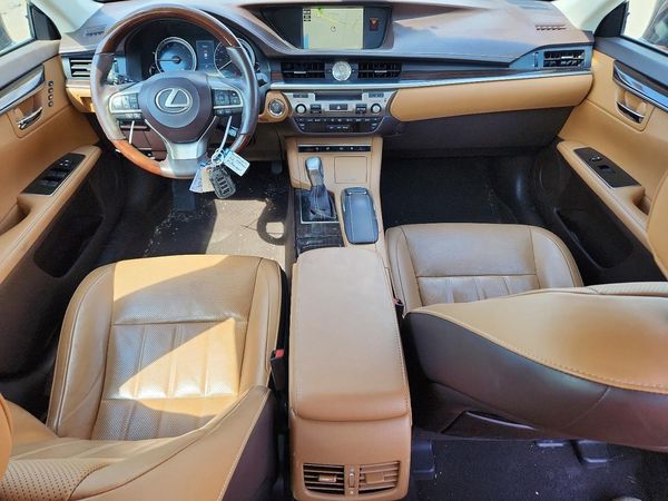 2017 LEXUS ES