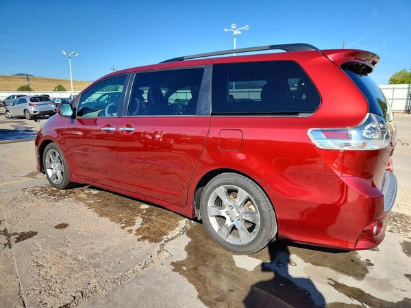 2013 TOYOTA SIENNA