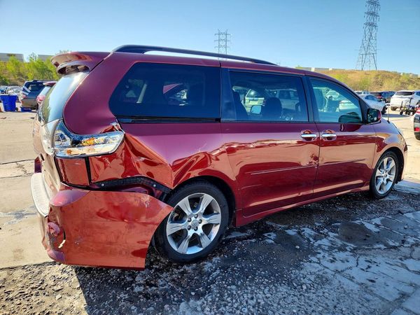 2013 TOYOTA SIENNA