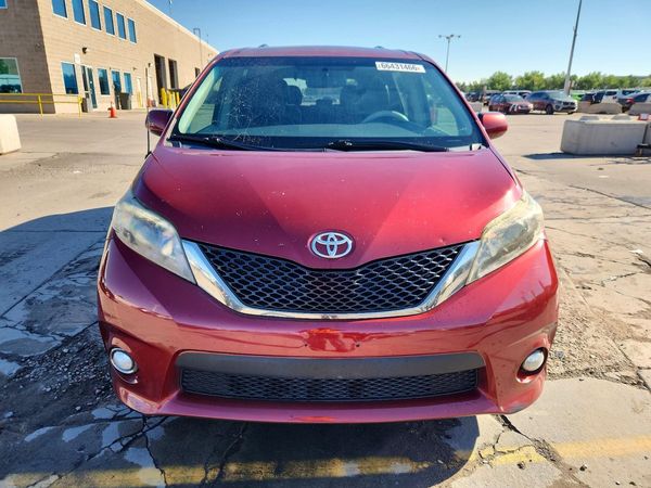 2013 TOYOTA SIENNA