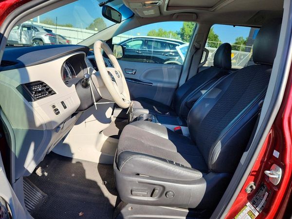 2013 TOYOTA SIENNA