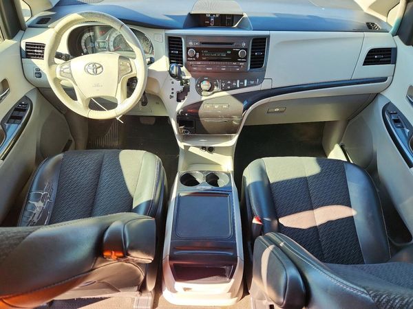 2013 TOYOTA SIENNA