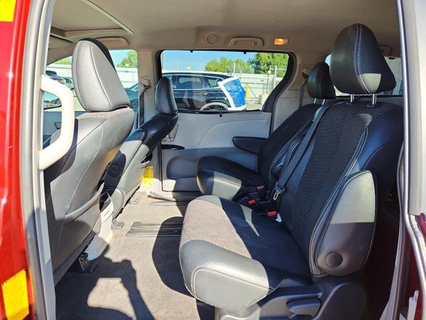 2013 TOYOTA SIENNA