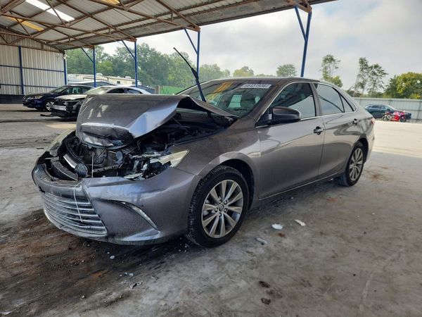 2017 TOYOTA CAMRY LE/SE/XLE/XSE — Front 3/4