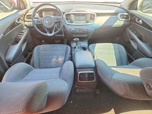 2017 KIA SORENTO L, LX