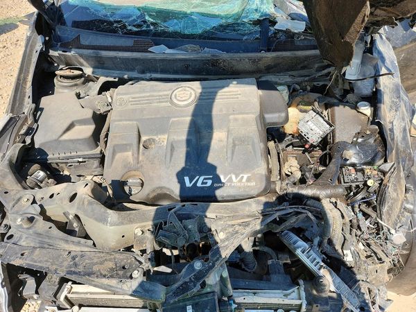 2015 CADILLAC SRX Premium — Engine bay