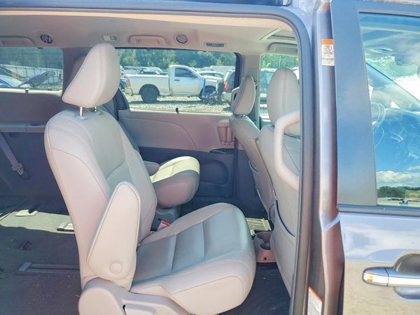 2019 TOYOTA SIENNA