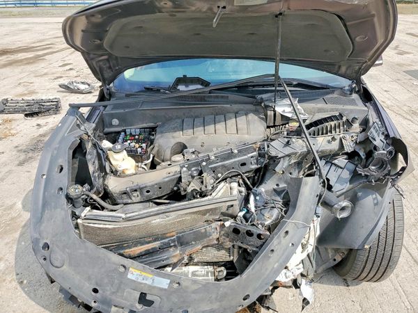 2015 CHEVROLET TRAVERSE 1LT — Engine bay