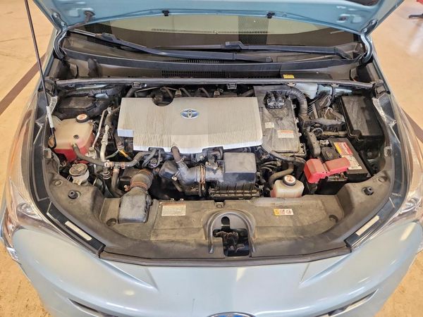 2018 TOYOTA PRIUS One/Two — Engine bay