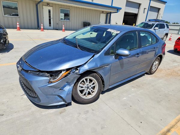 2020 TOYOTA COROLLA LE — Front 3/4