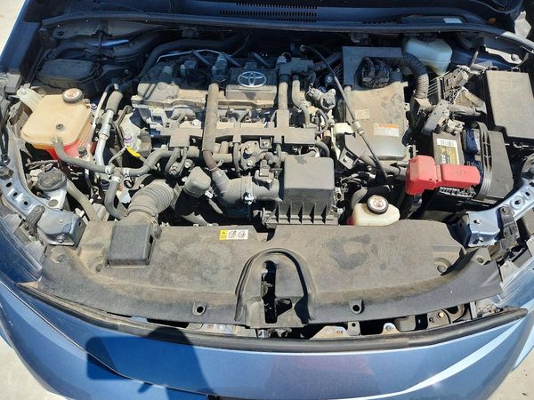 2020 TOYOTA COROLLA LE — Engine bay