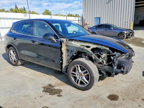 2014 PORSCHE CAYENNE