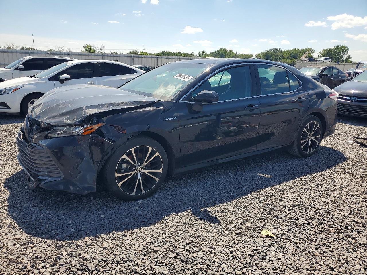 2020 TOYOTA CAMRY XLE