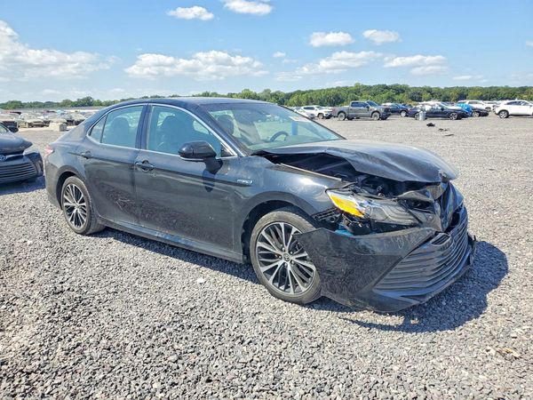 2020 TOYOTA CAMRY XLE
