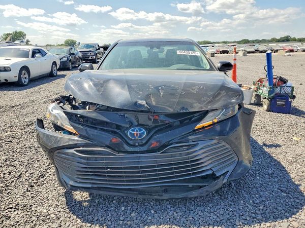 2020 TOYOTA CAMRY XLE