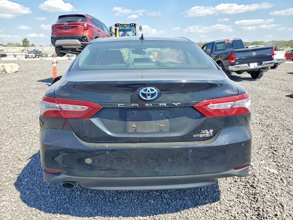 2020 TOYOTA CAMRY XLE