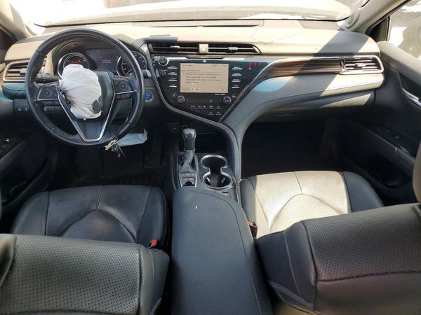 2020 TOYOTA CAMRY XLE