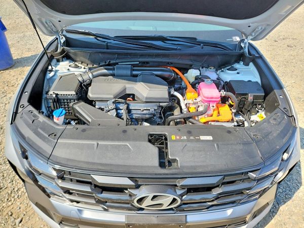 2026 HYUNDAI TUCSON SEL — Engine bay