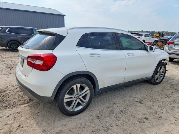 2019 MERCEDES-BENZ GLA
