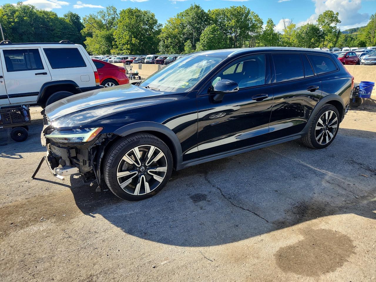 2022 VOLVO V60 CROSS COUNTRY Momentum (excl S60)
