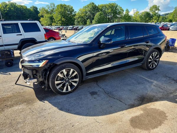 2022 VOLVO V60 CROSS COUNTRY Momentum (excl S60)
