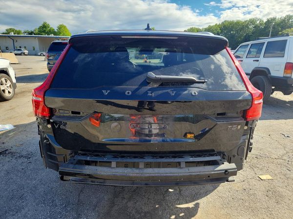 2022 VOLVO V60 CROSS COUNTRY Momentum (excl S60)
