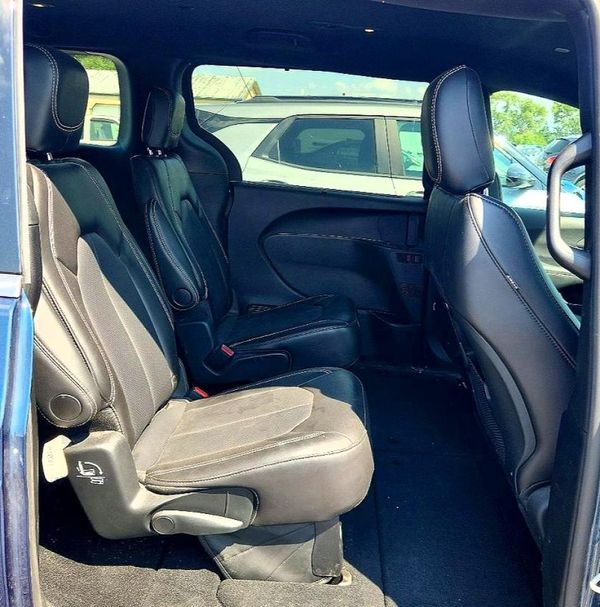 2025 CHRYSLER PACIFICA Select