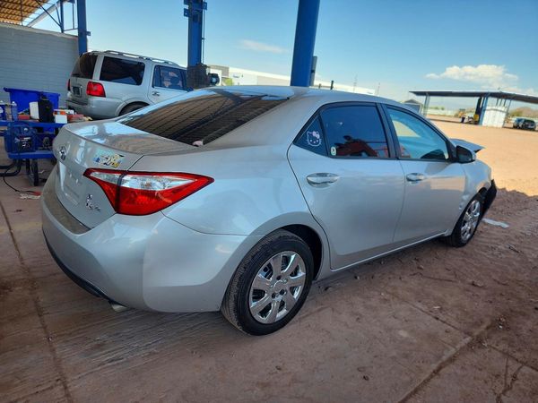 2015 TOYOTA COROLLA