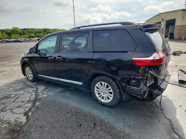 2017 TOYOTA SIENNA