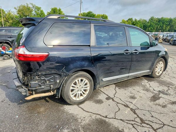 2017 TOYOTA SIENNA