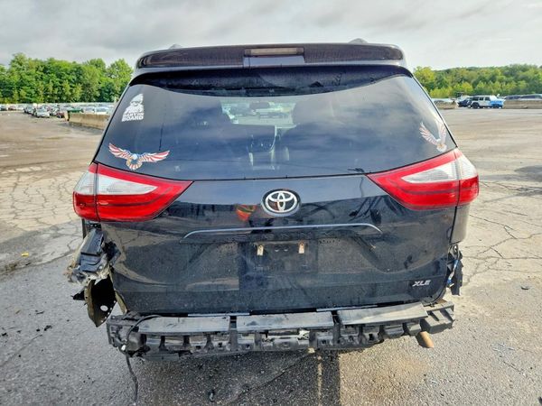 2017 TOYOTA SIENNA