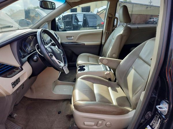 2017 TOYOTA SIENNA