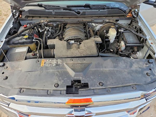 2017 CHEVROLET SILVERADO LTZ — Engine bay