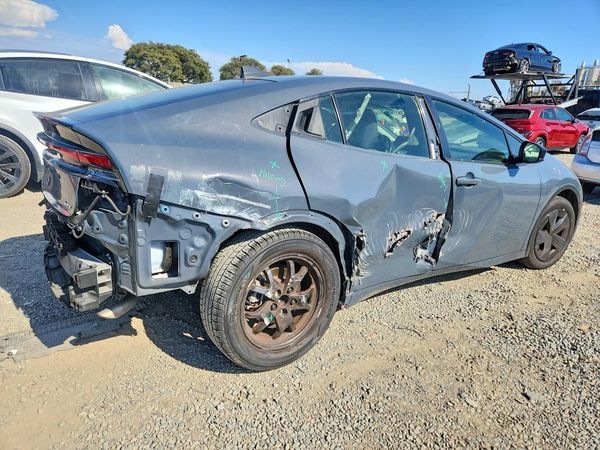 2024 TOYOTA PRIUS