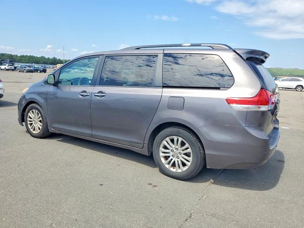 2013 TOYOTA SIENNA