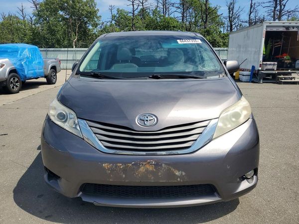 2013 TOYOTA SIENNA