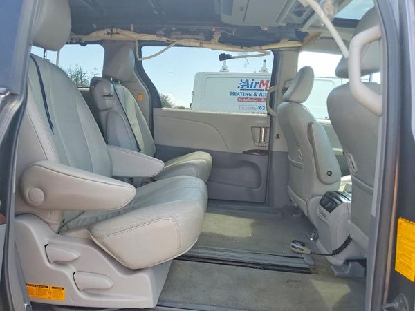2013 TOYOTA SIENNA