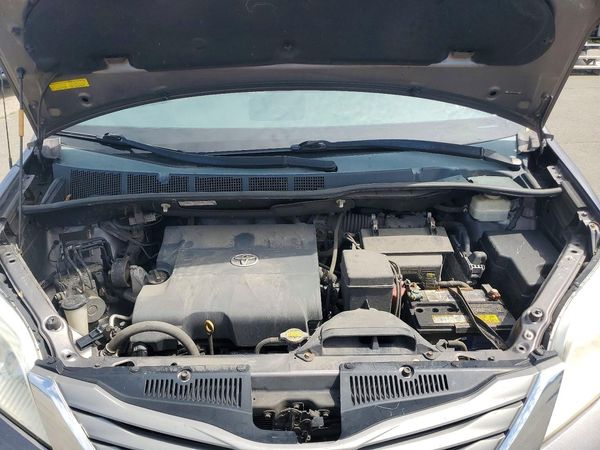 2013 TOYOTA SIENNA