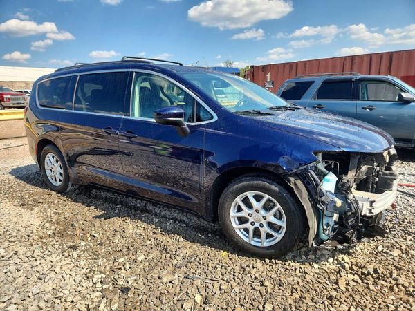 2020 CHRYSLER VOYAGER