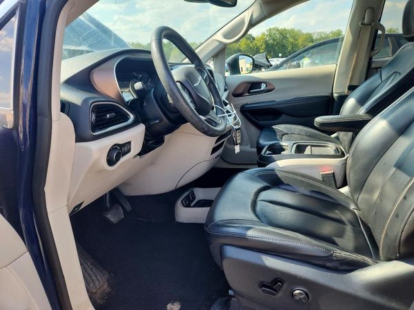 2020 CHRYSLER VOYAGER