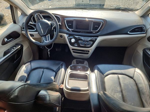 2020 CHRYSLER VOYAGER
