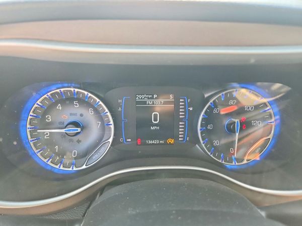 2020 CHRYSLER VOYAGER