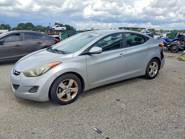 2013 HYUNDAI ELANTRA