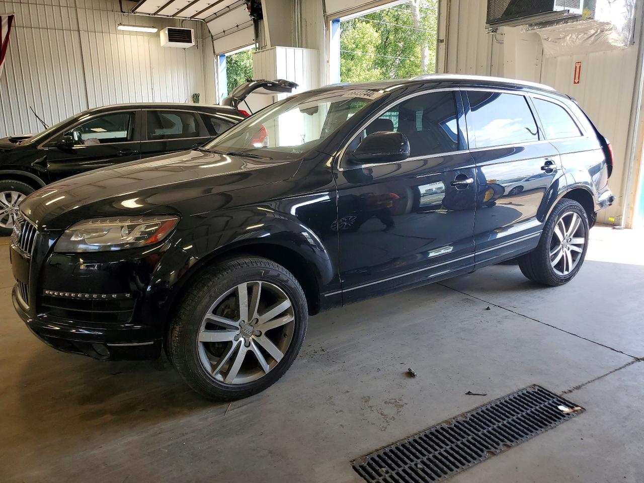 2013 AUDI Q7 Premium Plus — Front 3/4