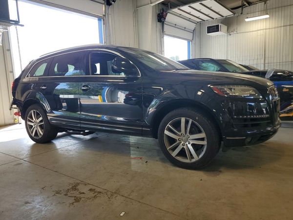 2013 AUDI Q7 Premium Plus — Passenger 3/4